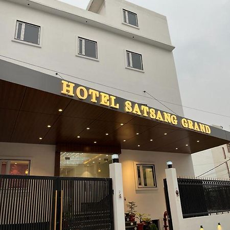 Hotel Satsang Grand Varanasi Luaran gambar